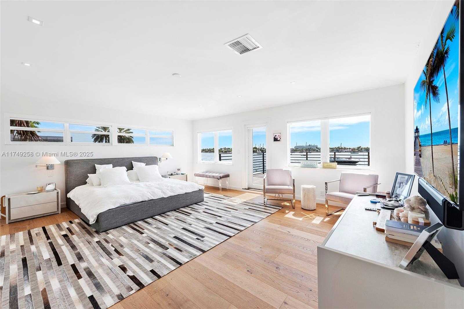 Small Image of 1300 SOUTH VENETIAN WAY, Miami Number 2