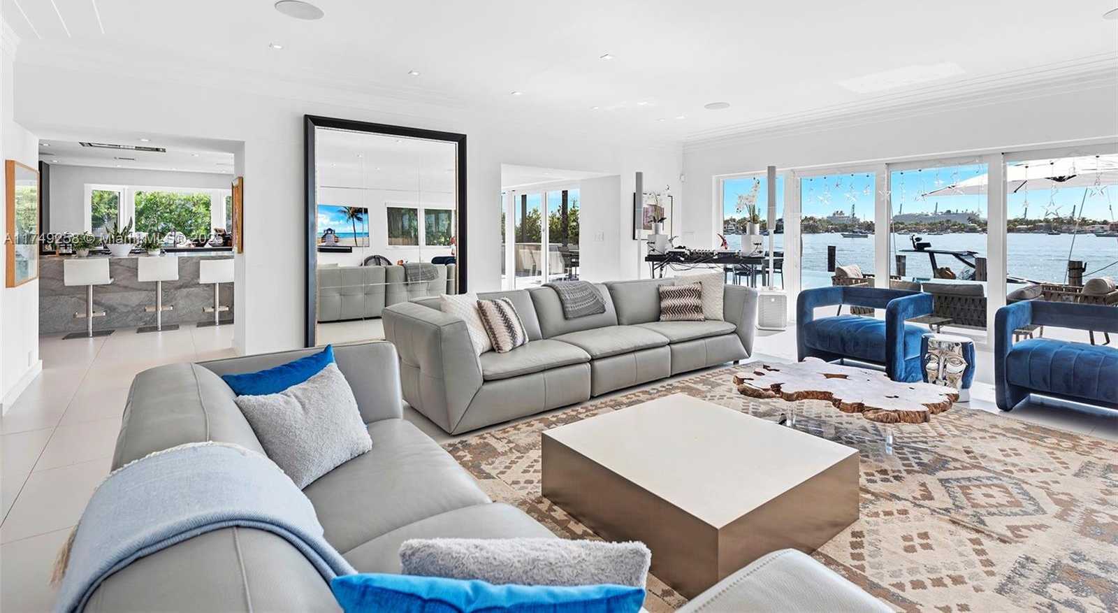 Small Image of 1300 SOUTH VENETIAN WAY, Miami Number 21