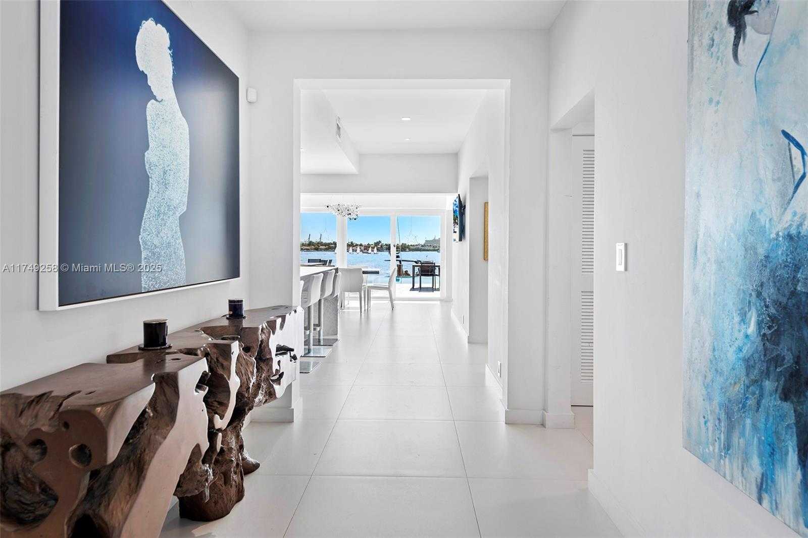 Small Image of 1300 SOUTH VENETIAN WAY, Miami Number 24