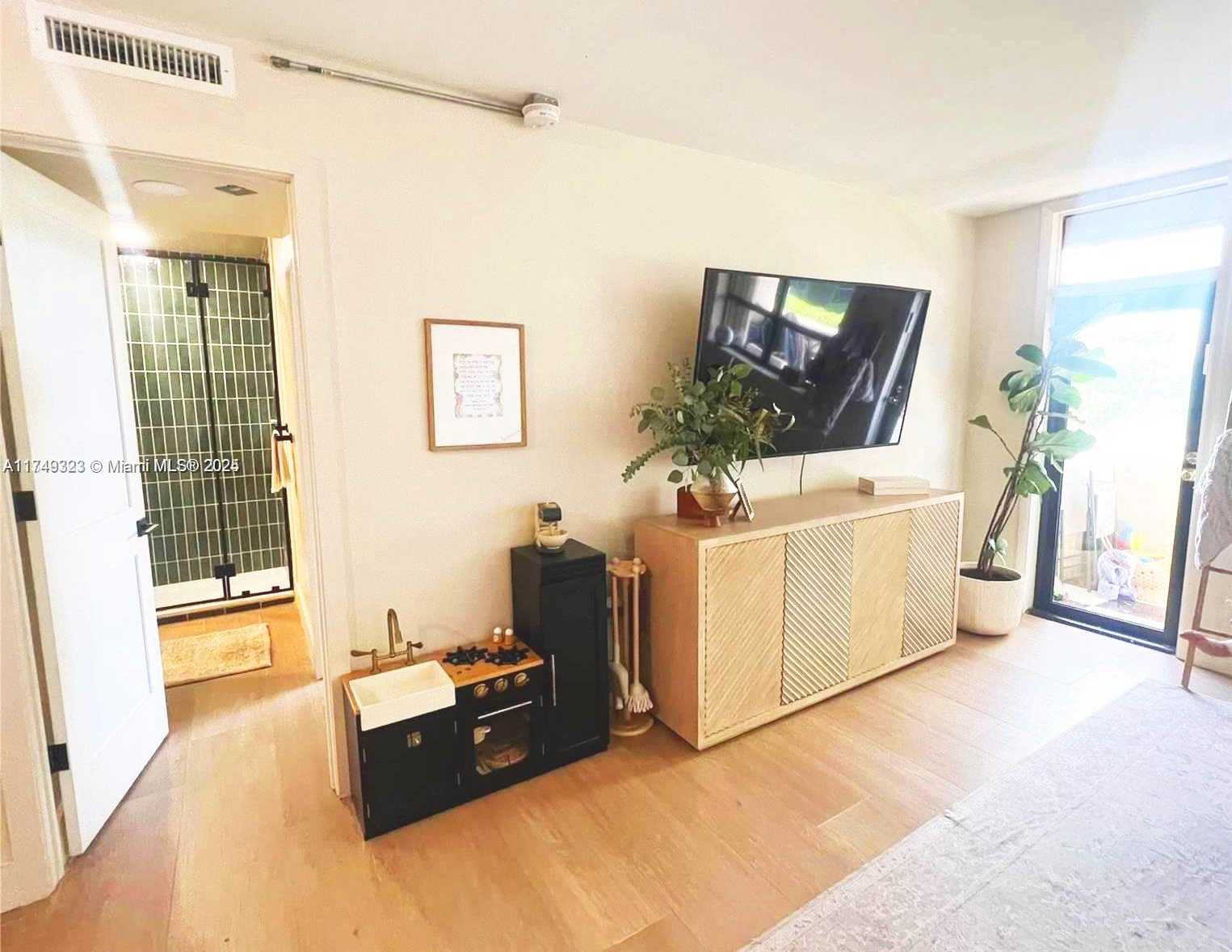 Small Image of 10185 COLLINS AVE #323, Bal Harbour Number 4