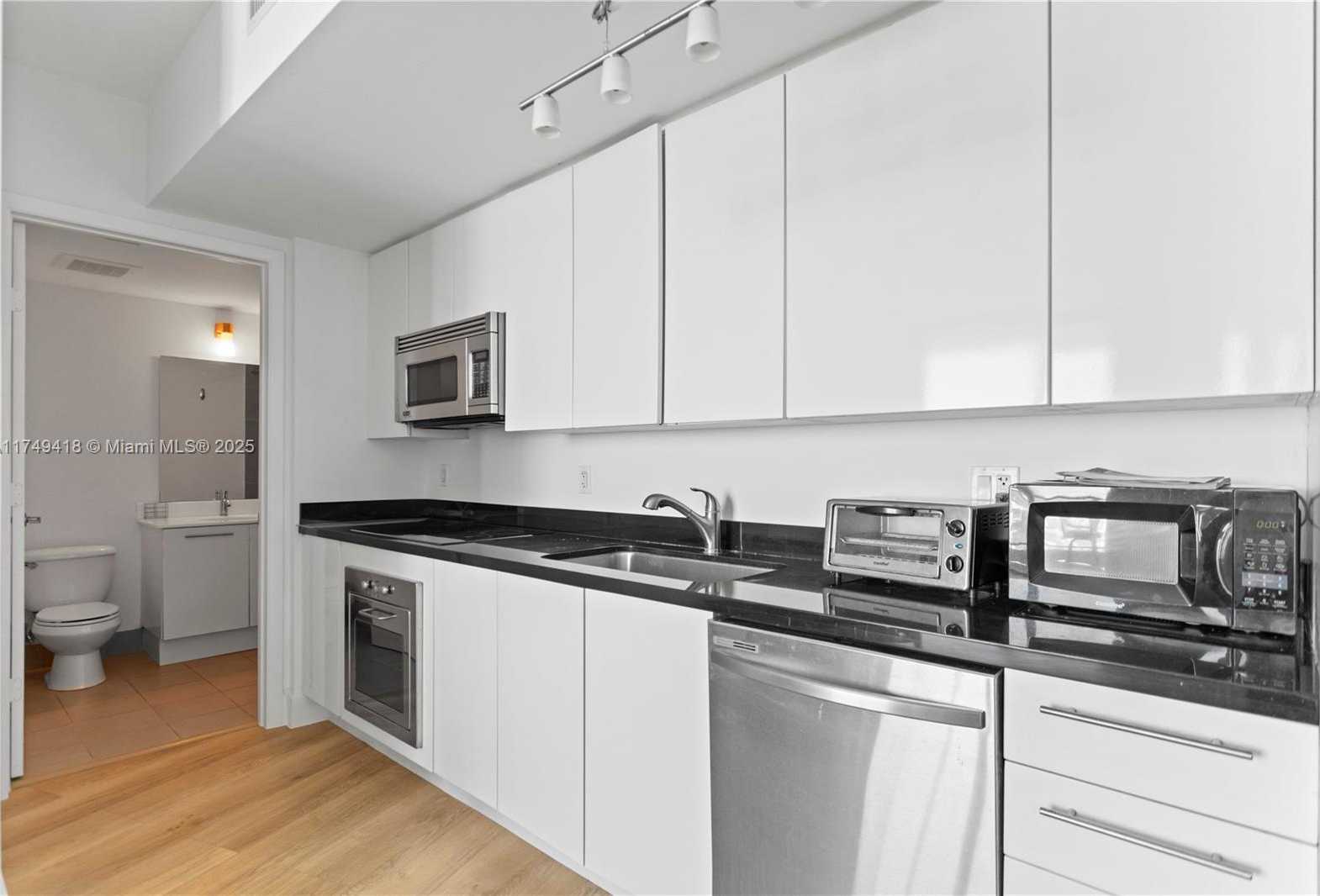 Small Image of 92 SOUTH WEST 3RD ST #3406, Miami Number 2