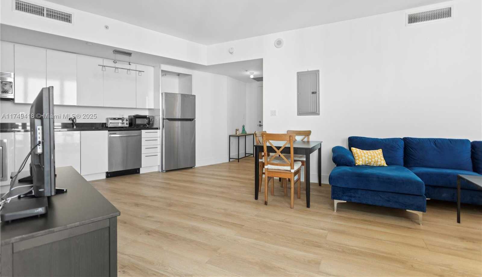 Small Image of 92 SOUTH WEST 3RD ST #3406, Miami Number 8