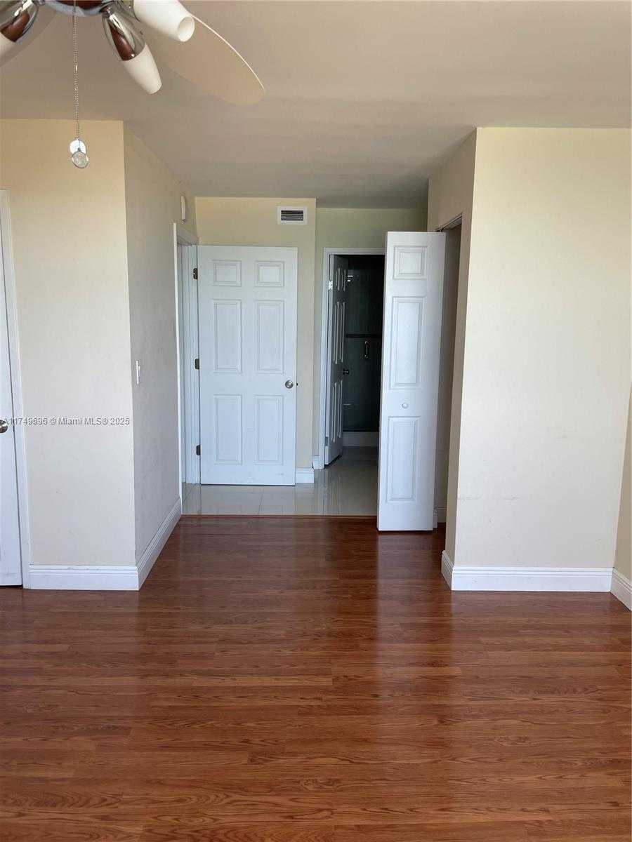 Small Image of 7135 COLLINS AVE #832, Miami Beach Number 14