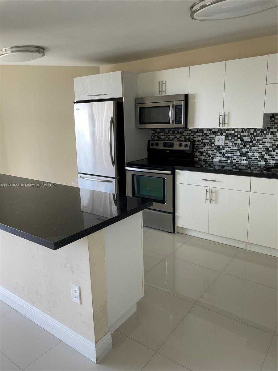 Small Image of 7135 COLLINS AVE #832, Miami Beach Number 2