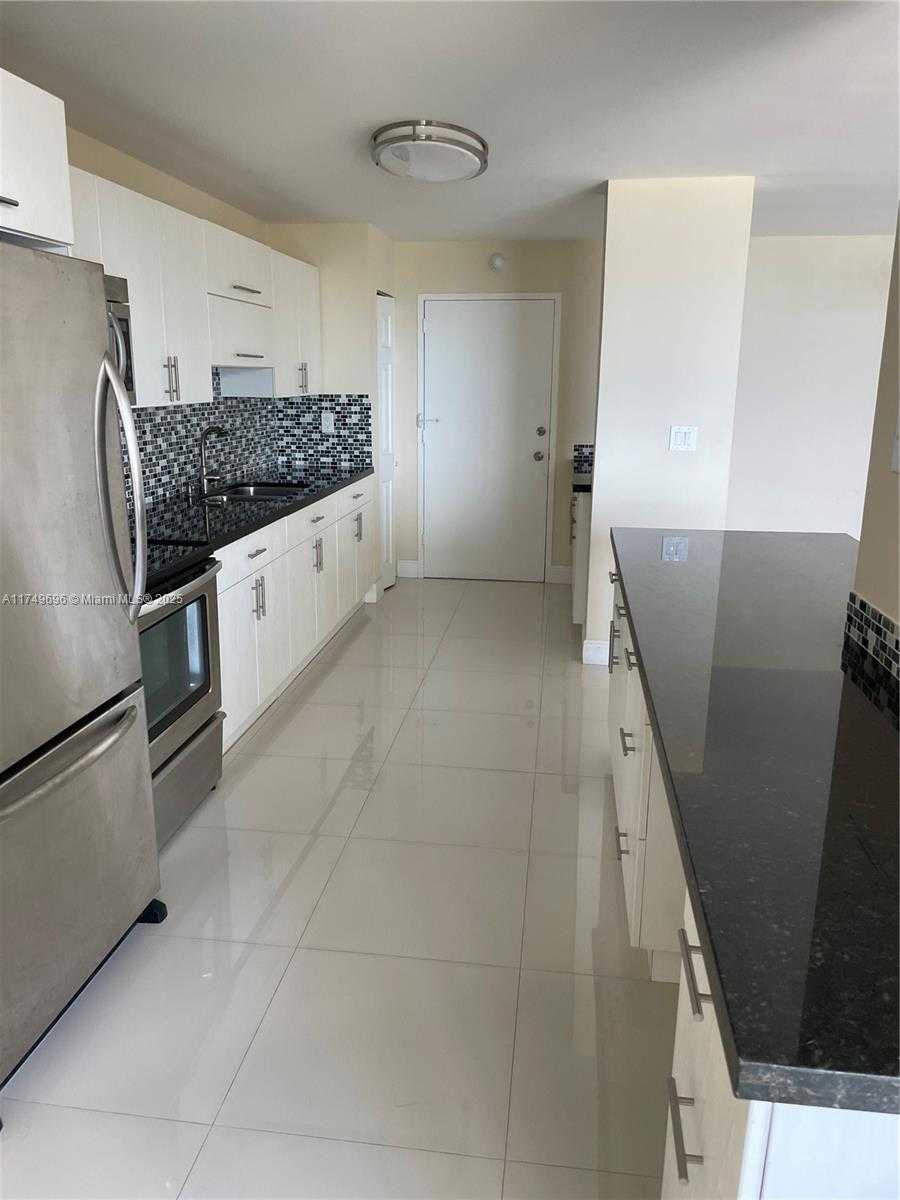 Small Image of 7135 COLLINS AVE #832, Miami Beach Number 3