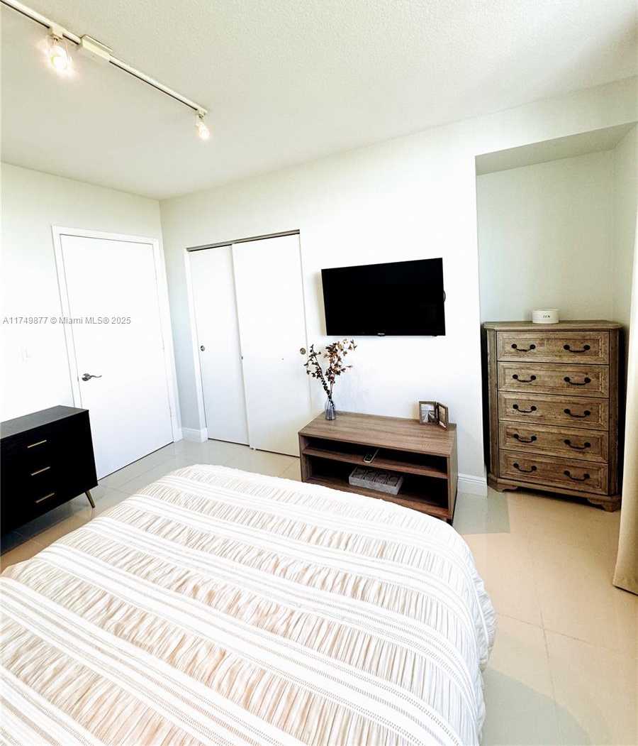 Small Image of 1861 NORTH WEST S RIVER DR #2609, Miami Number 21