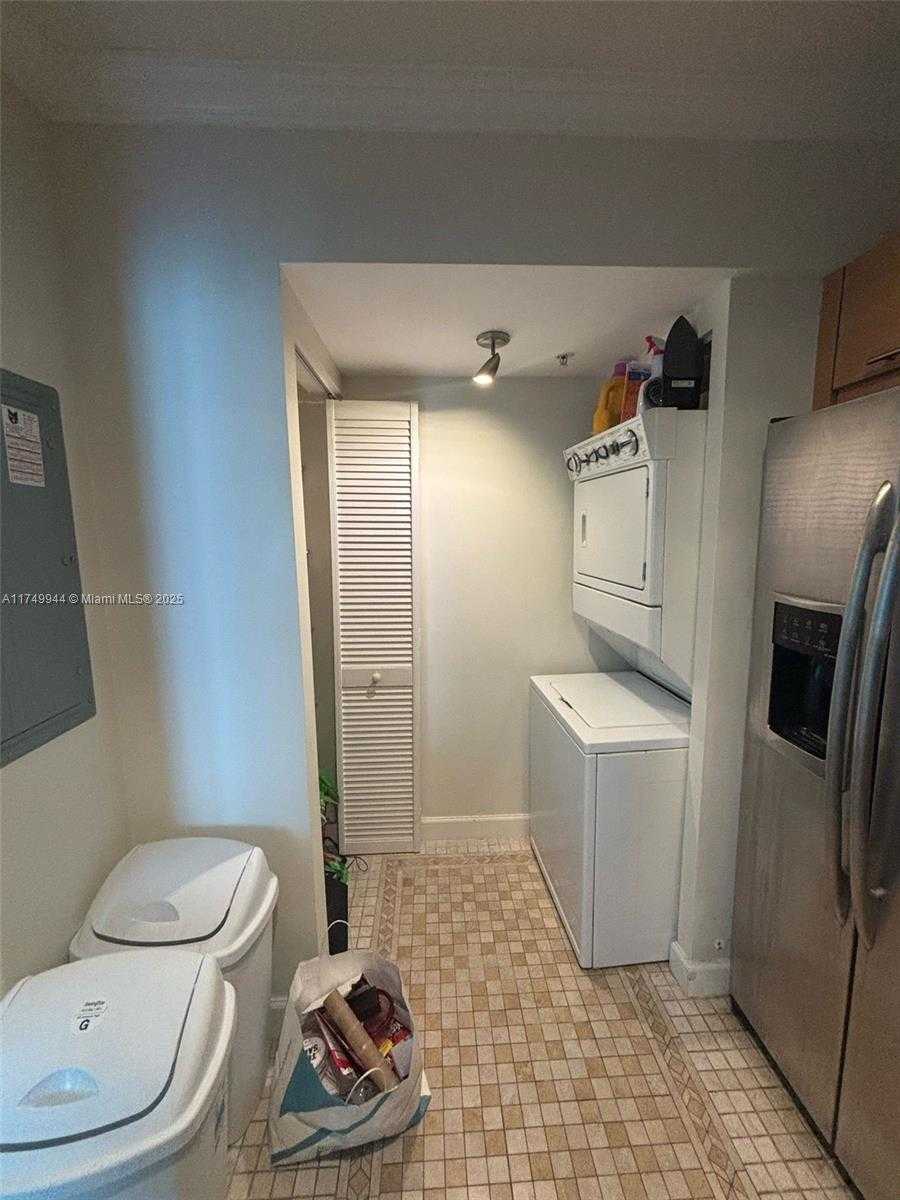 Small Image of 31 SOUTH EAST 5TH ST #3208, Miami Number 12