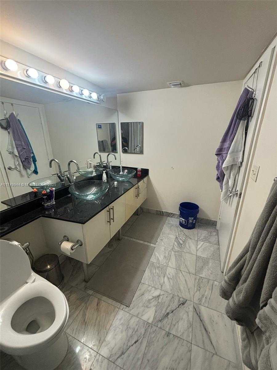 Small Image of 31 SOUTH EAST 5TH ST #3208, Miami Number 8