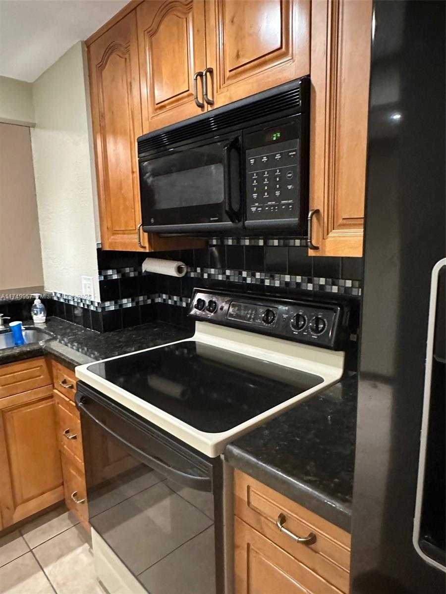 Small Image of 1965 SOUTH OCEAN DR #11J, Hallandale Beach Number 6