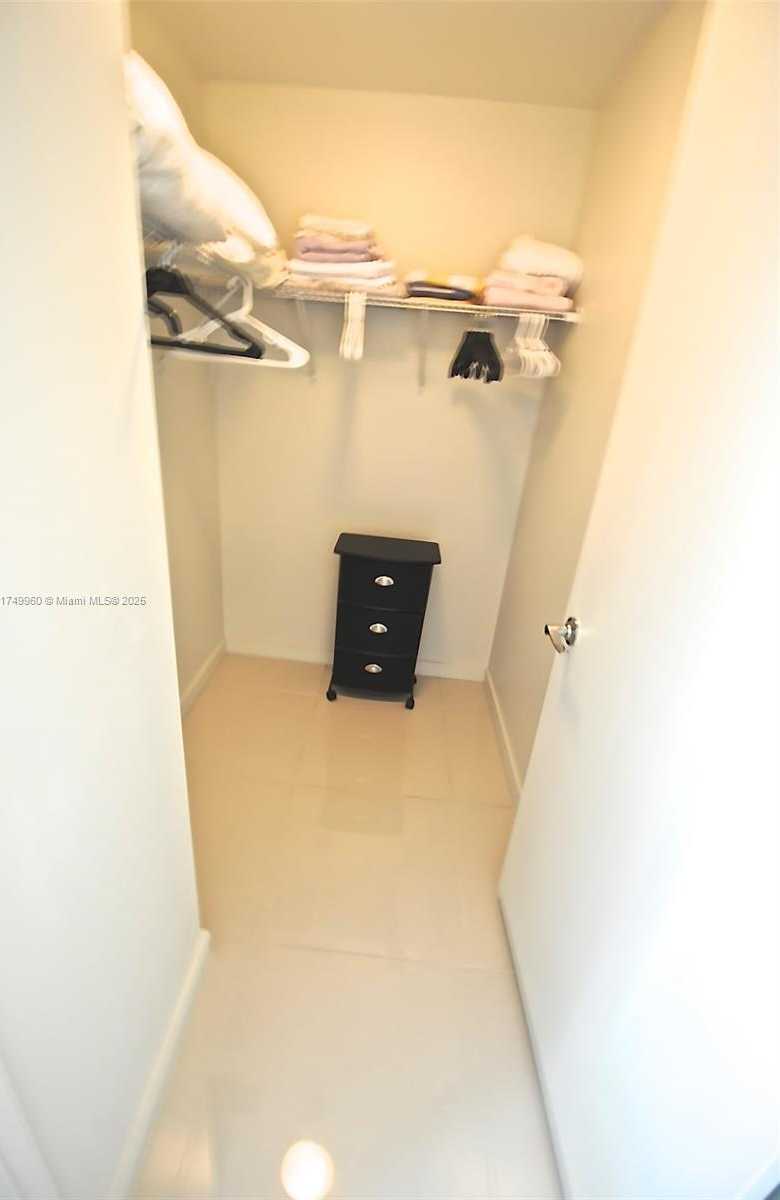 Small Image of 999 SOUTH WEST 1ST AVE #2802, Miami Number 21