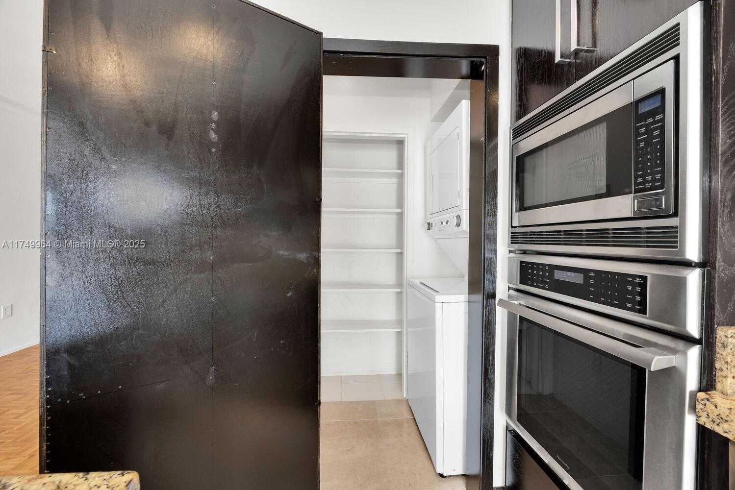 Small Image of 940 SEVILLA AVE #206, Coral Gables Number 11