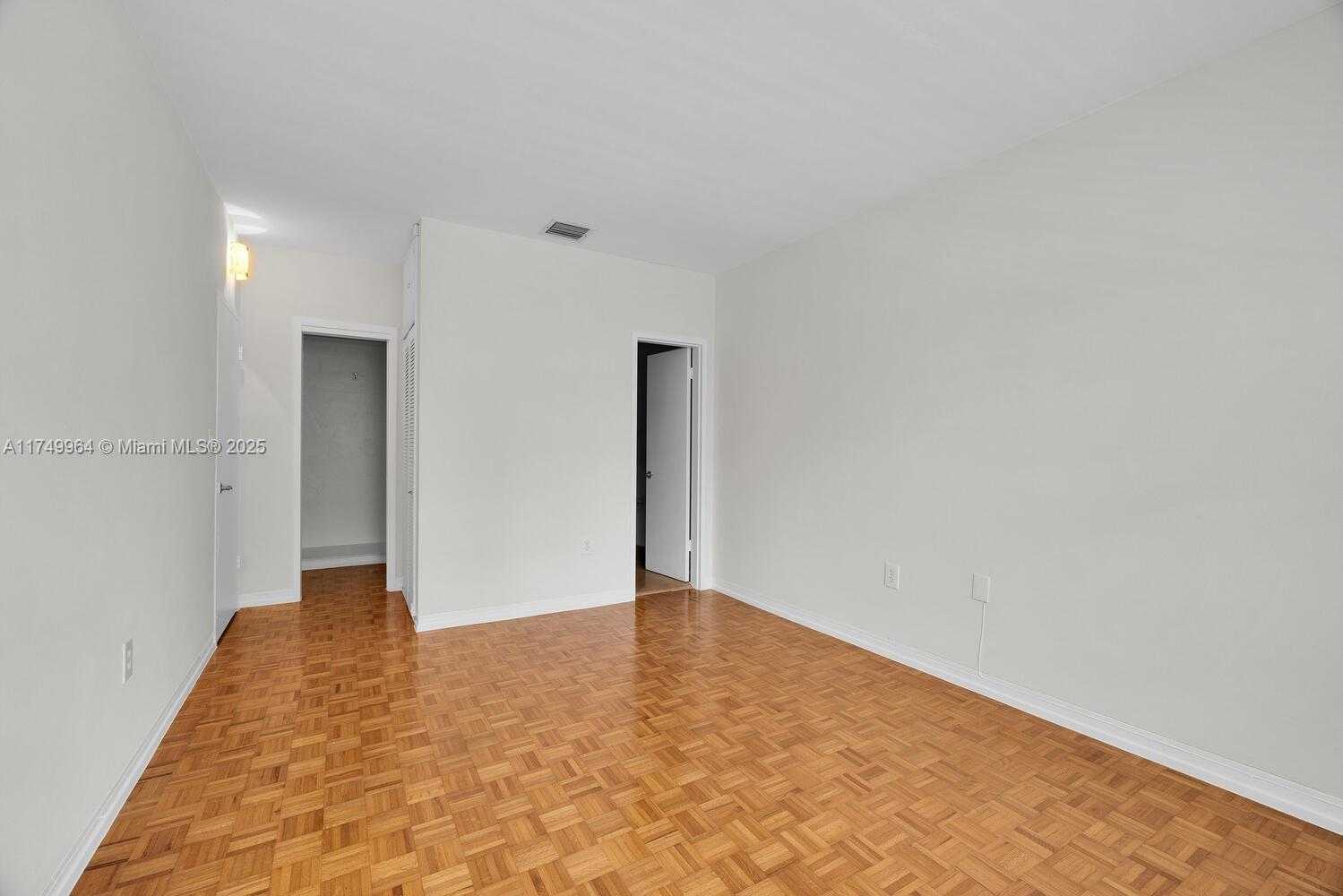Small Image of 940 SEVILLA AVE #206, Coral Gables Number 12