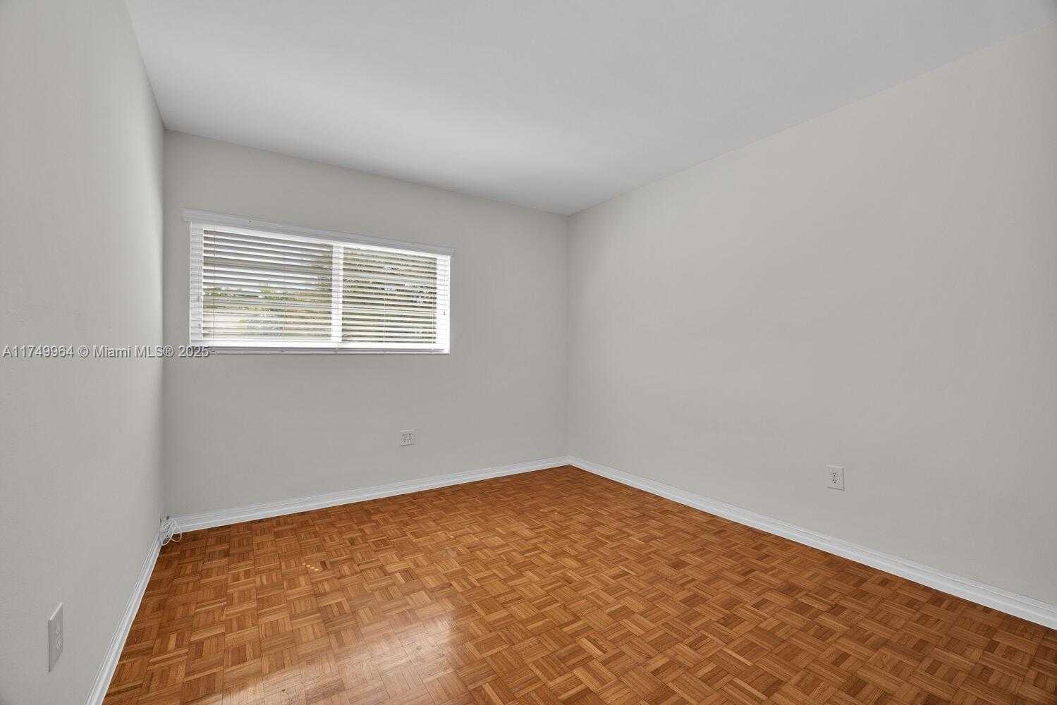 Small Image of 940 SEVILLA AVE #206, Coral Gables Number 13