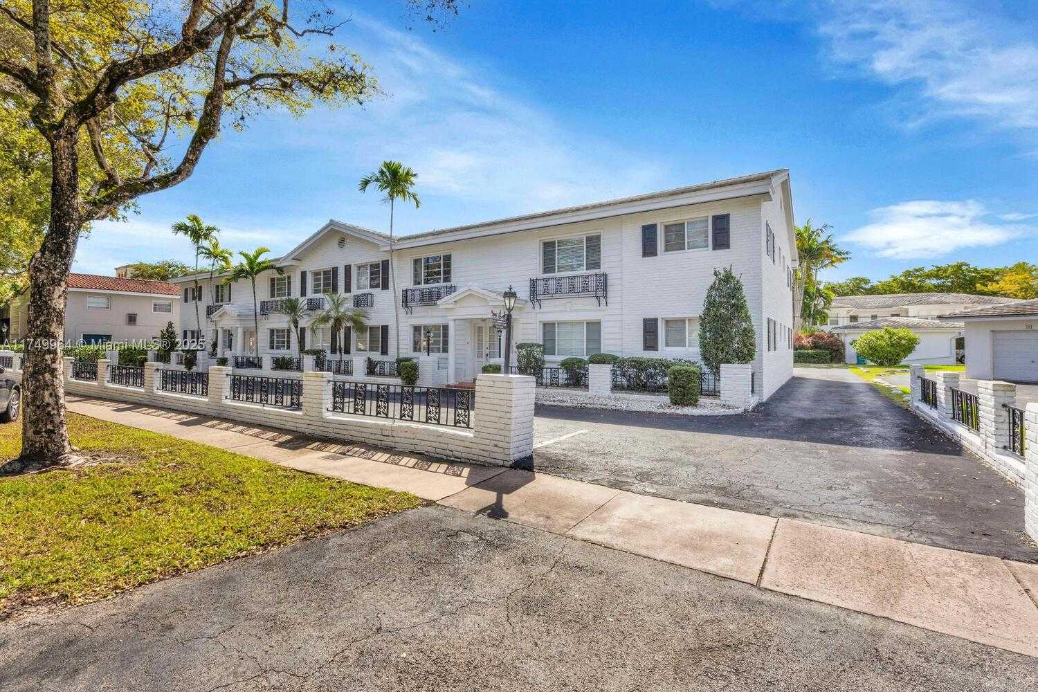 Small Image of 940 SEVILLA AVE #206, Coral Gables Number 3
