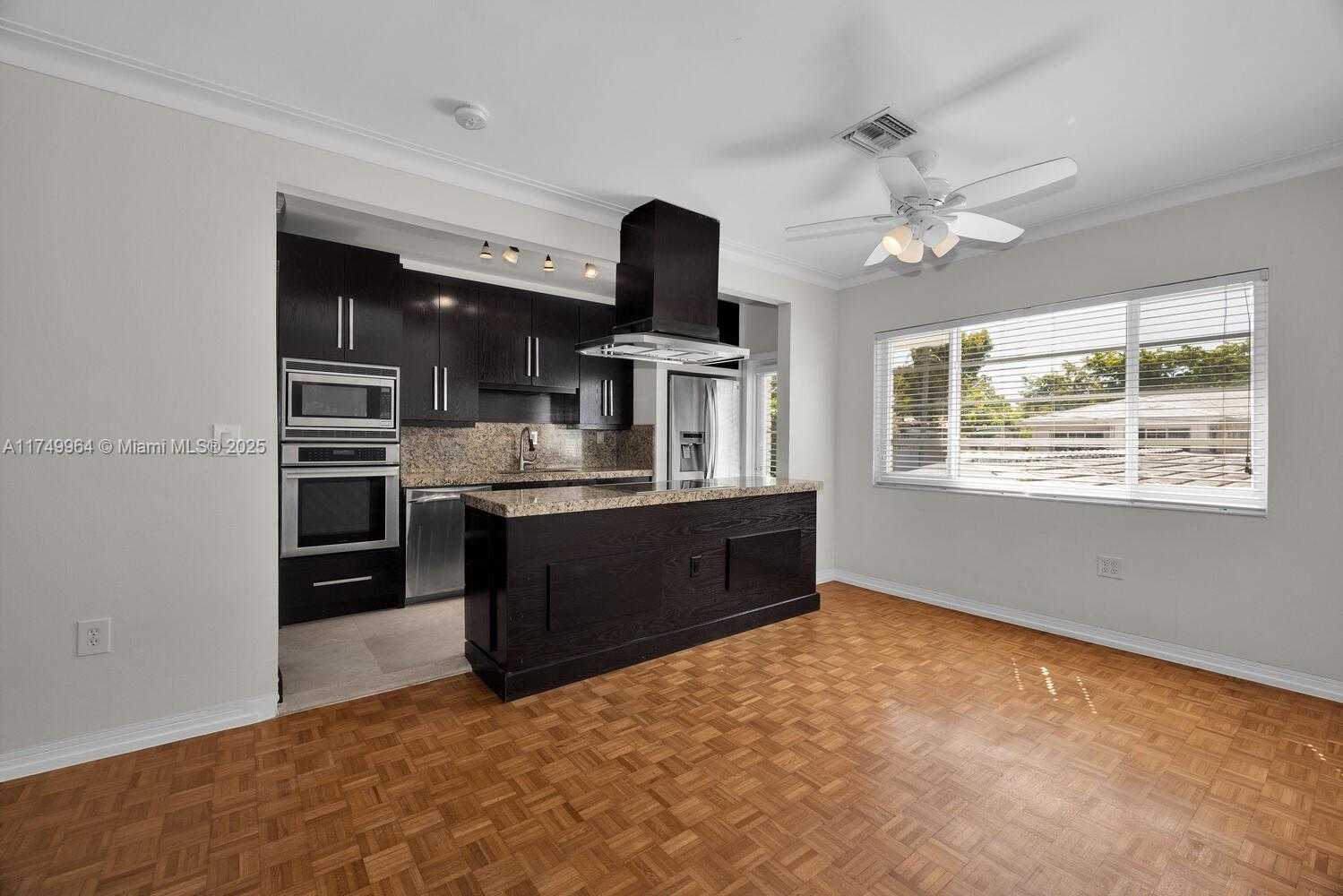 Small Image of 940 SEVILLA AVE #206, Coral Gables Number 8