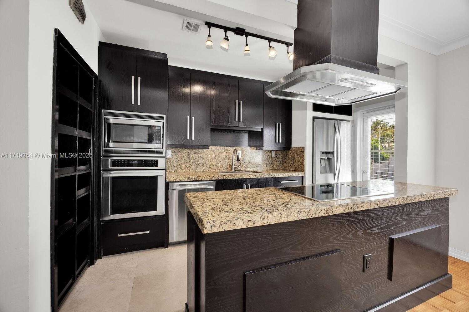 Small Image of 940 SEVILLA AVE #206, Coral Gables Number 9