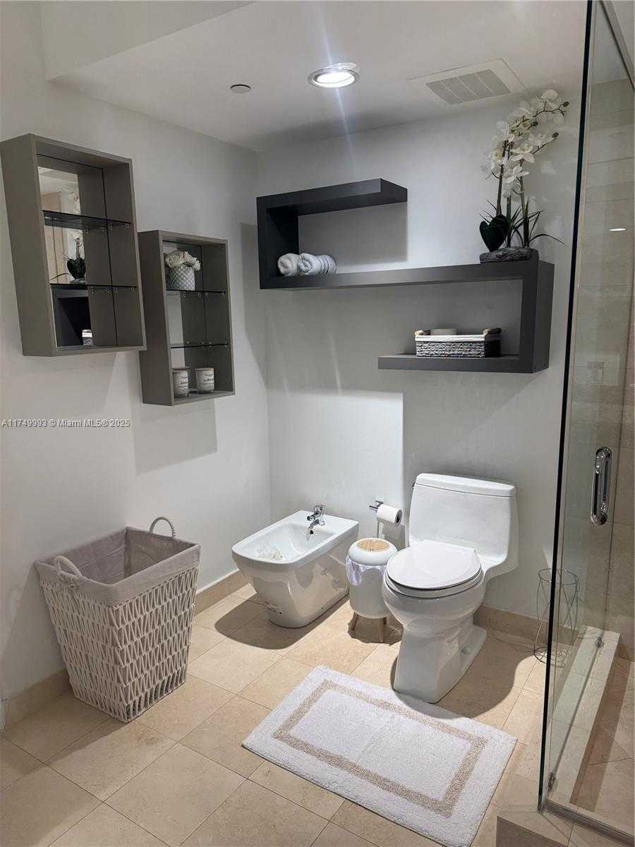 Small Image of 1830 SOUTH OCEAN DR #5008, Hallandale Beach Number 3