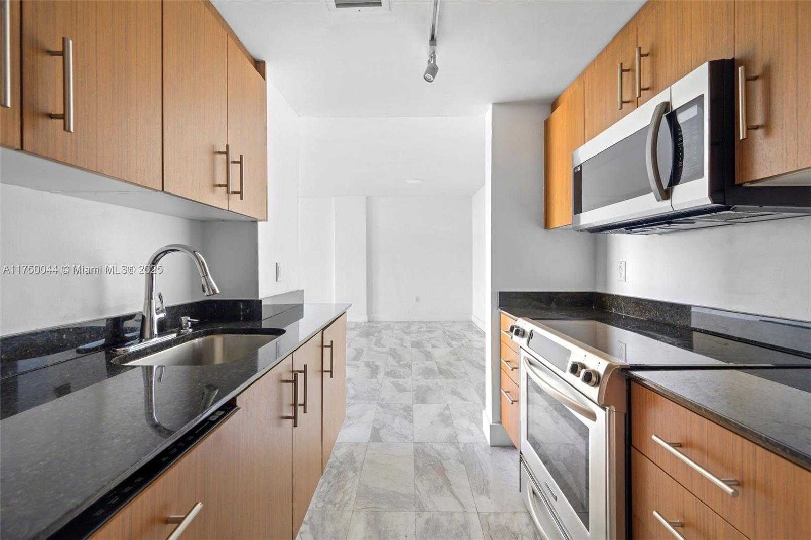 Small Image of 10275 COLLINS AVE #532, Bal Harbour Number 14