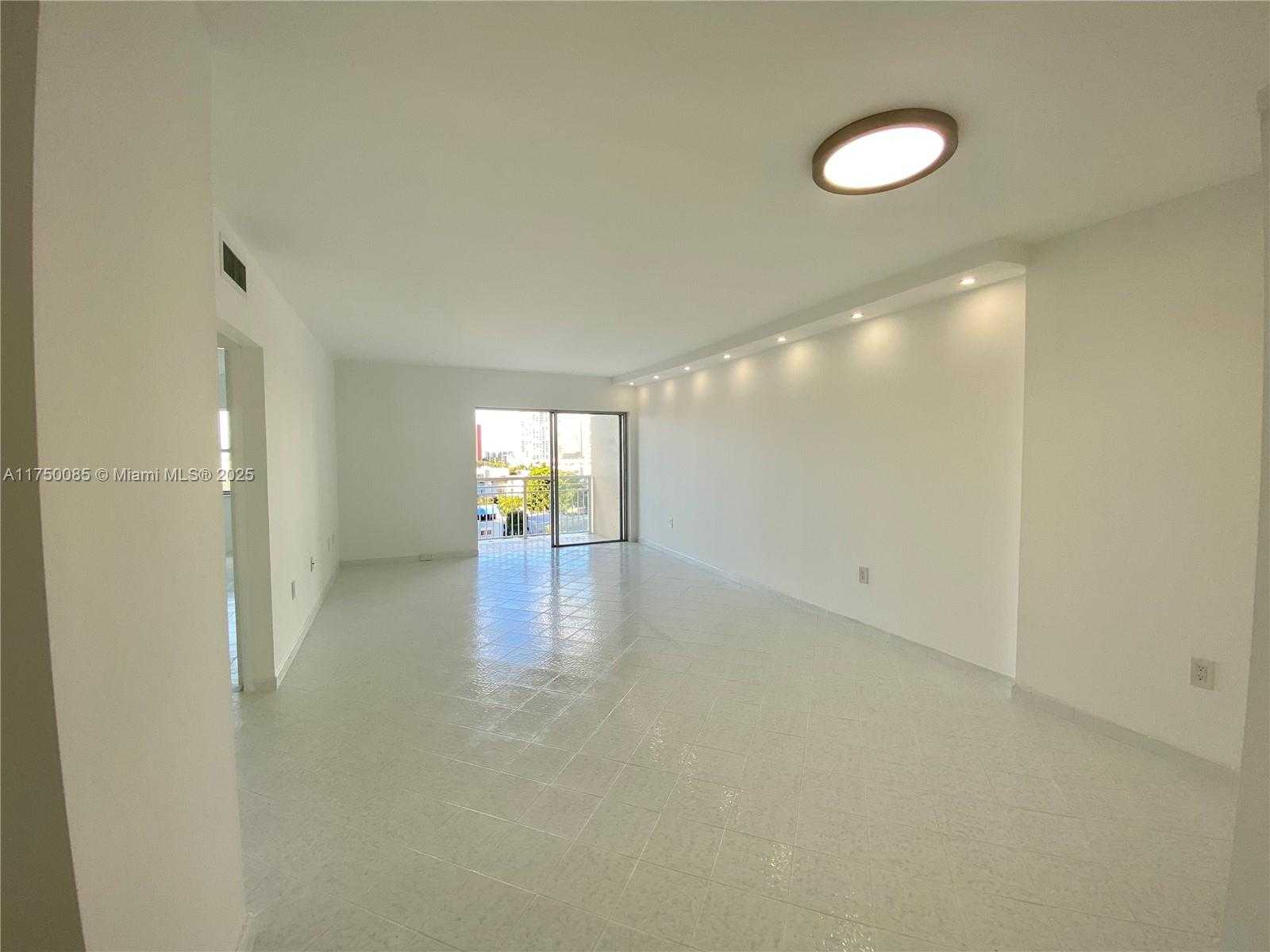 Small Image of 400 KINGS POINT DR #929, Sunny Isles Beach Number 10