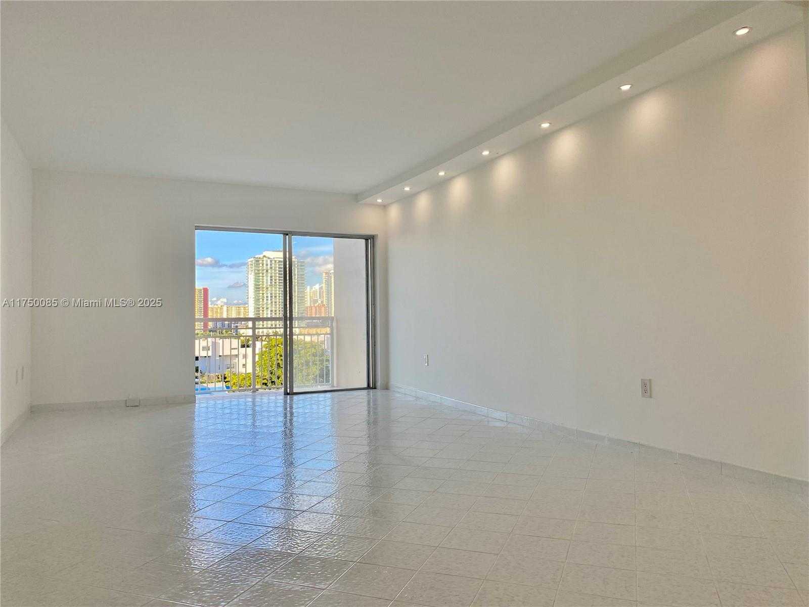 Small Image of 400 KINGS POINT DR #929, Sunny Isles Beach Number 12