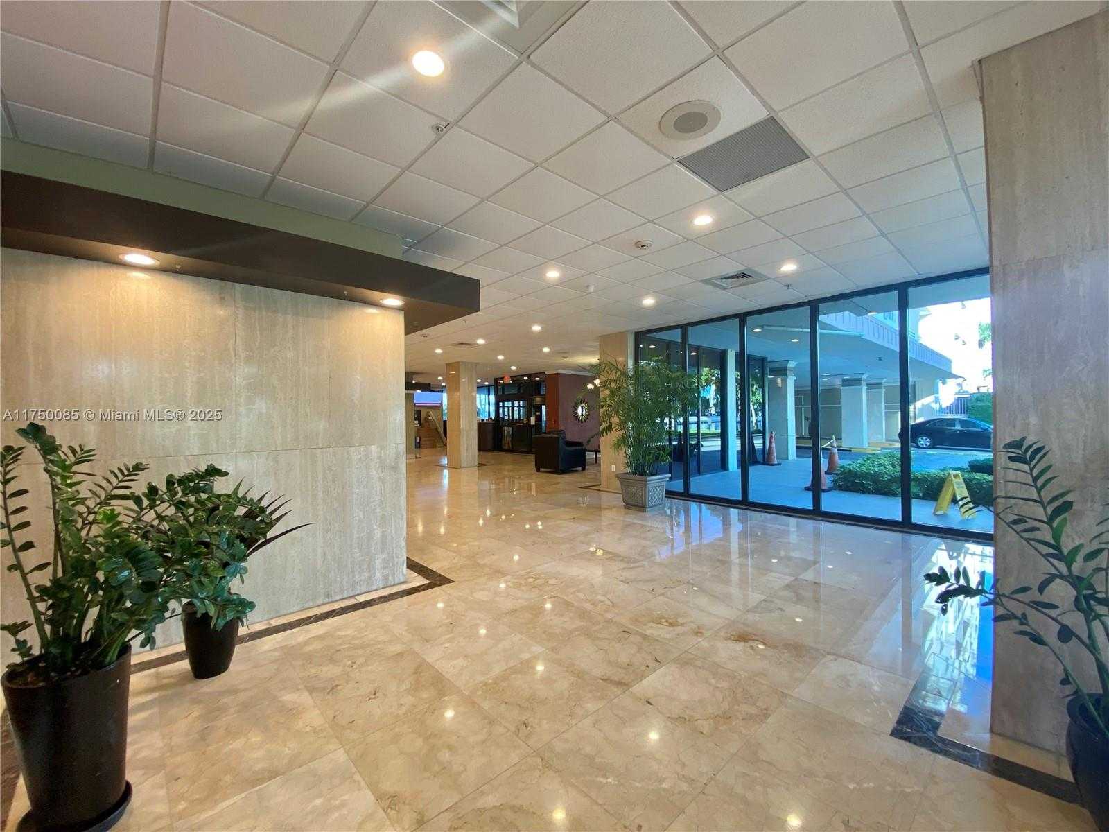 Small Image of 400 KINGS POINT DR #929, Sunny Isles Beach Number 15