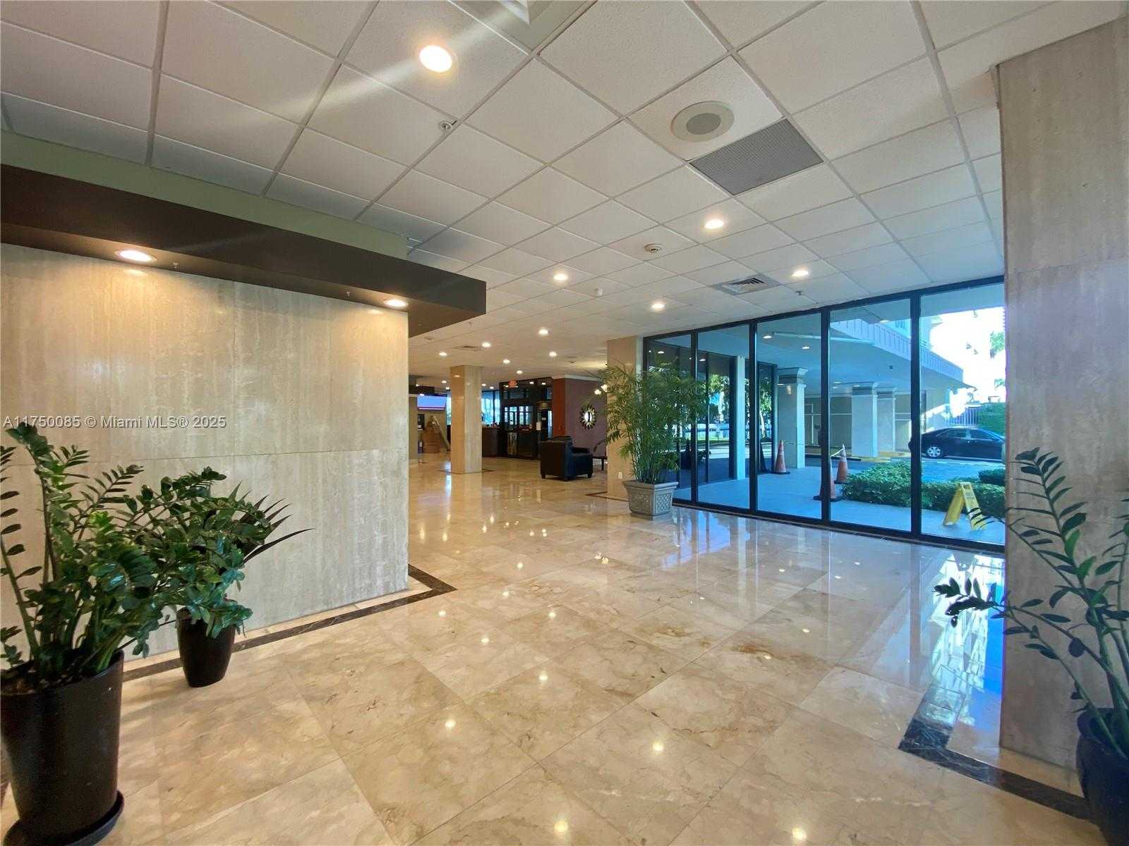 Small Image of 400 KINGS POINT DR #929, Sunny Isles Beach Number 16