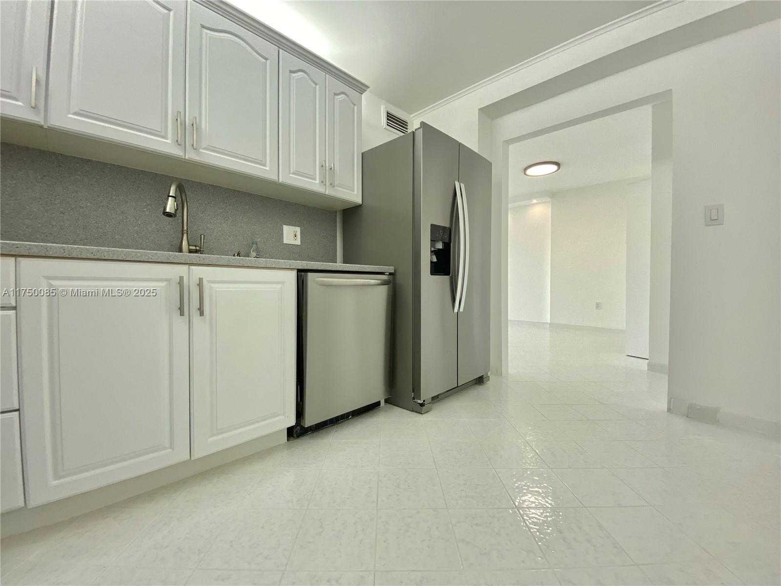 Small Image of 400 KINGS POINT DR #929, Sunny Isles Beach Number 2