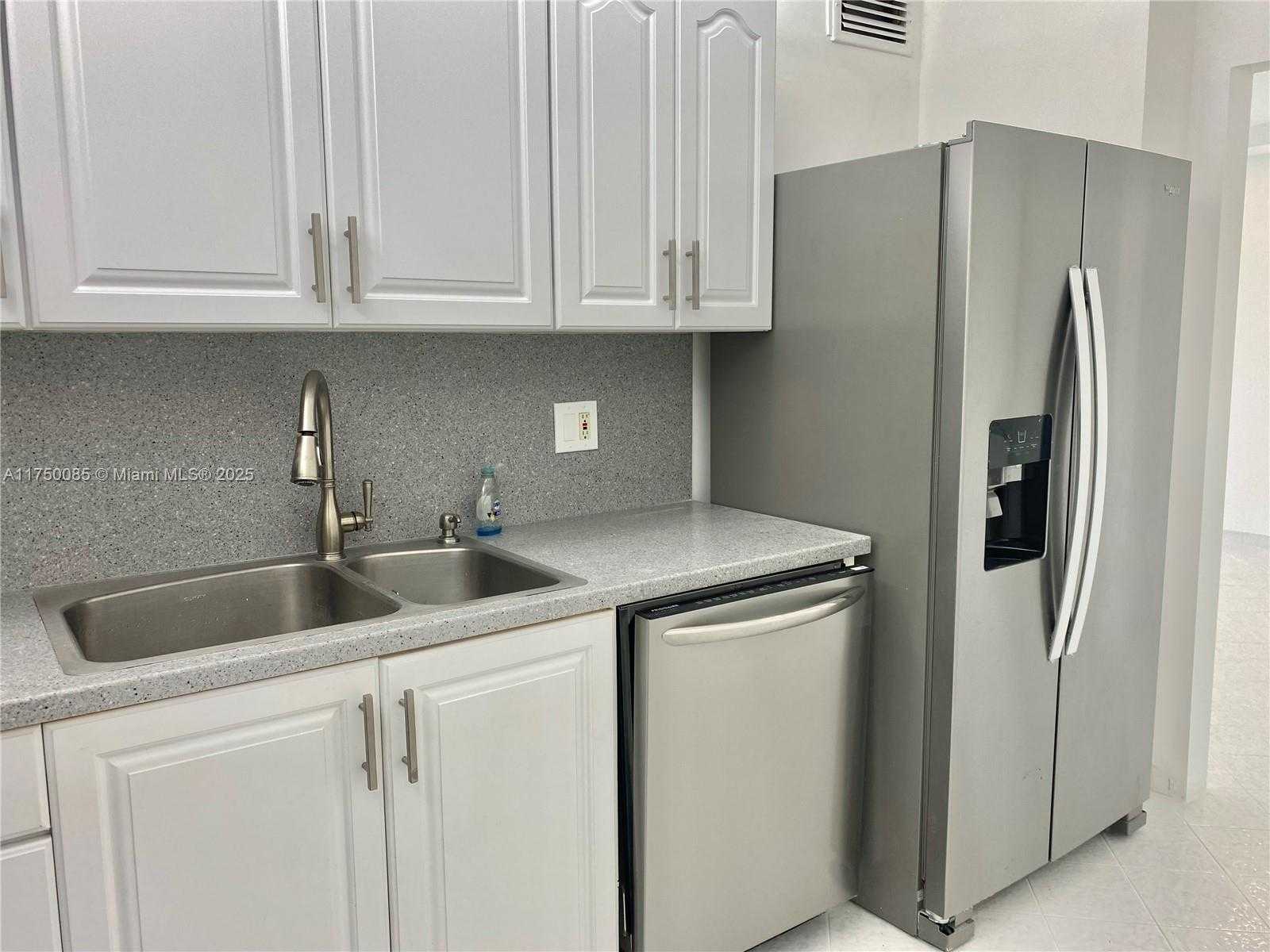 Small Image of 400 KINGS POINT DR #929, Sunny Isles Beach Number 3
