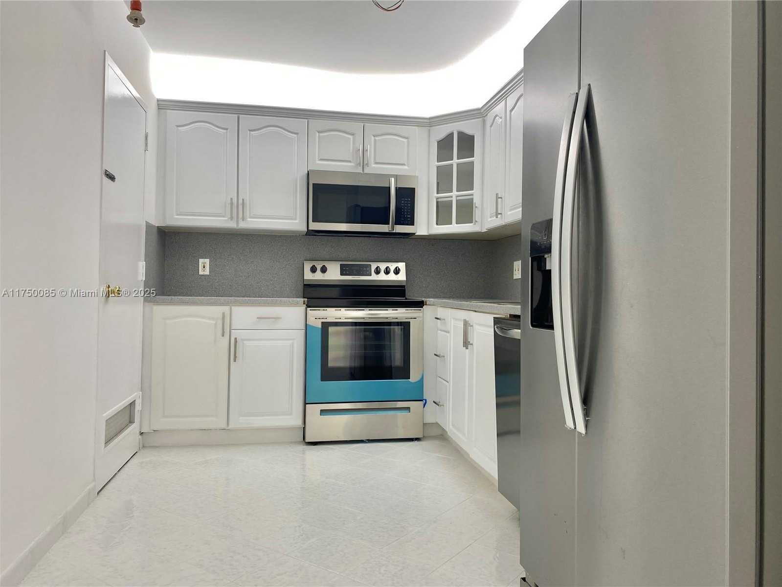 Small Image of 400 KINGS POINT DR #929, Sunny Isles Beach Number 4