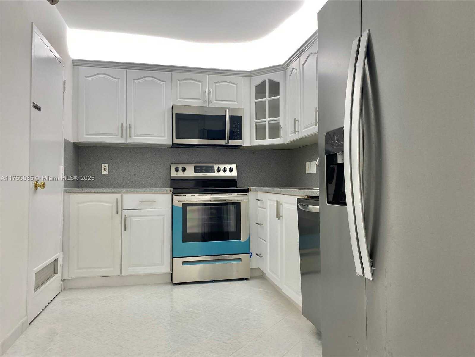 Small Image of 400 KINGS POINT DR #929, Sunny Isles Beach Number 6