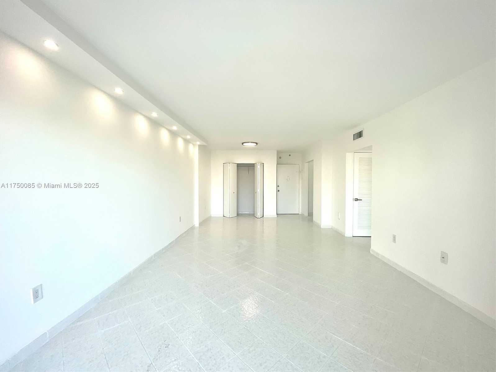 Small Image of 400 KINGS POINT DR #929, Sunny Isles Beach Number 7