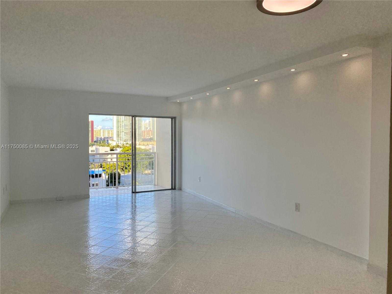 Small Image of 400 KINGS POINT DR #929, Sunny Isles Beach Number 9