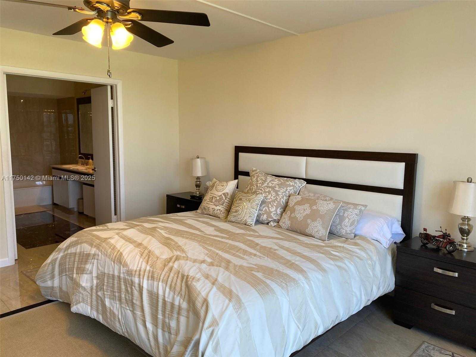 Small Image of 3600 MYSTIC POINTE DR #717, Aventura Number 14