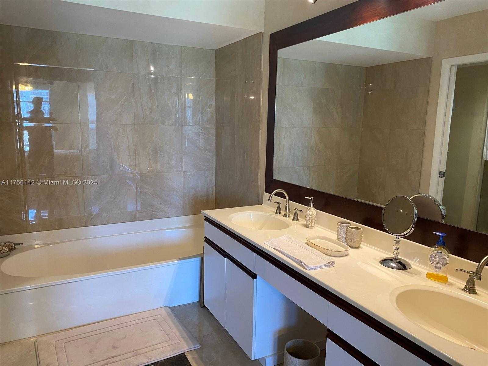 Small Image of 3600 MYSTIC POINTE DR #717, Aventura Number 16
