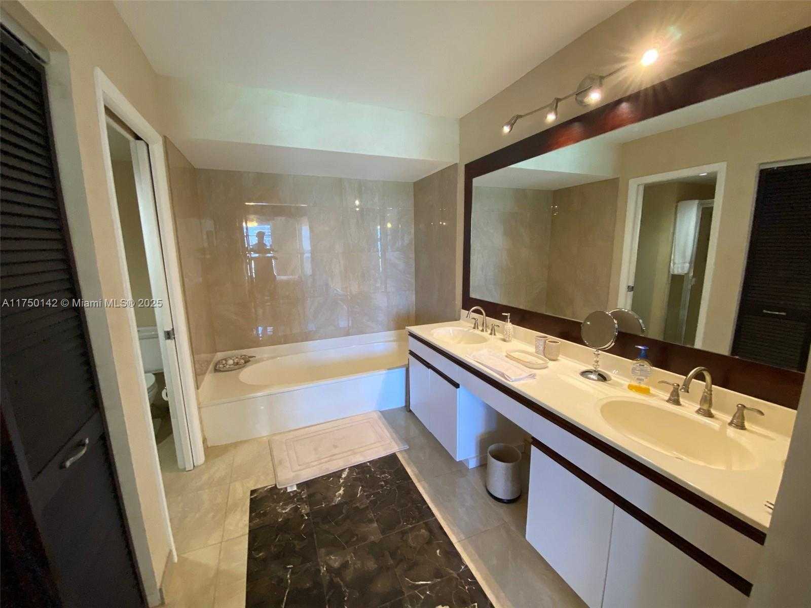 Small Image of 3600 MYSTIC POINTE DR #717, Aventura Number 17