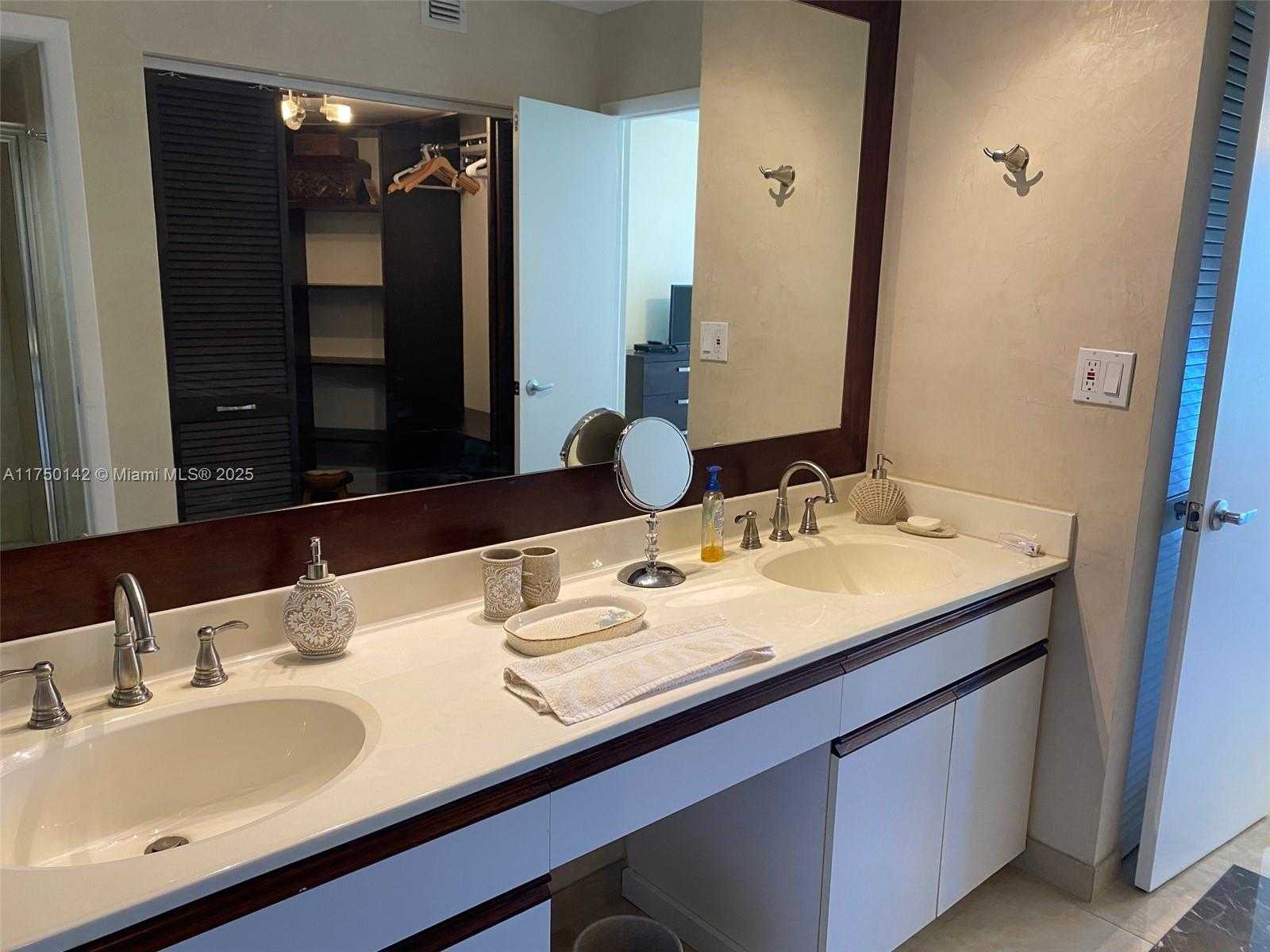 Small Image of 3600 MYSTIC POINTE DR #717, Aventura Number 19