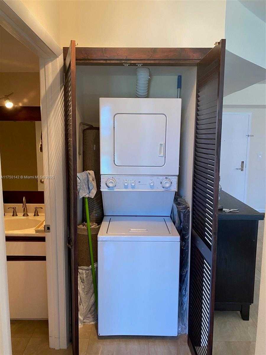 Small Image of 3600 MYSTIC POINTE DR #717, Aventura Number 24