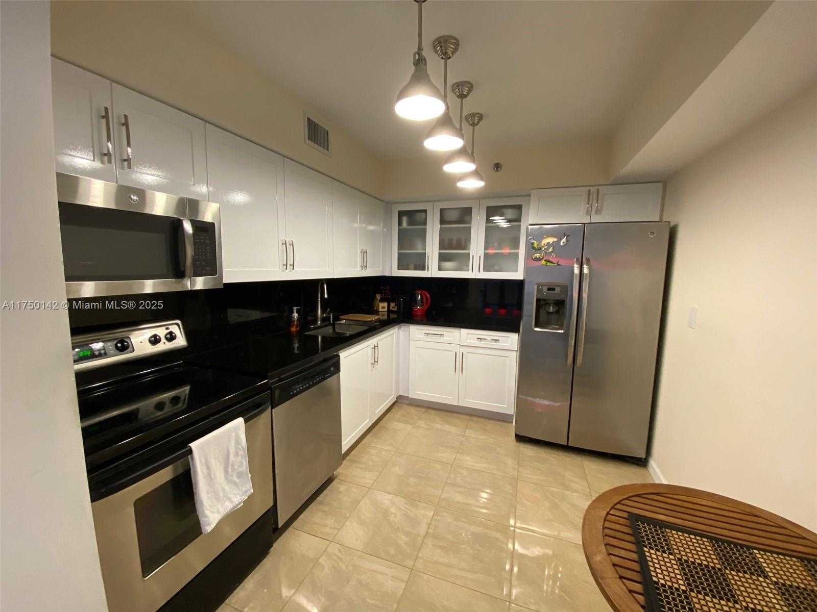 Small Image of 3600 MYSTIC POINTE DR #717, Aventura Number 5