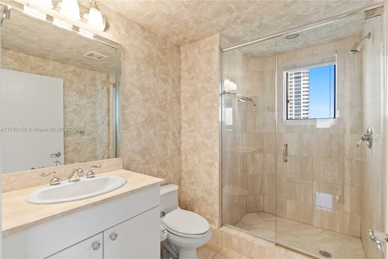 Small Image of 21050 POINT PL #1204, Aventura Number 36