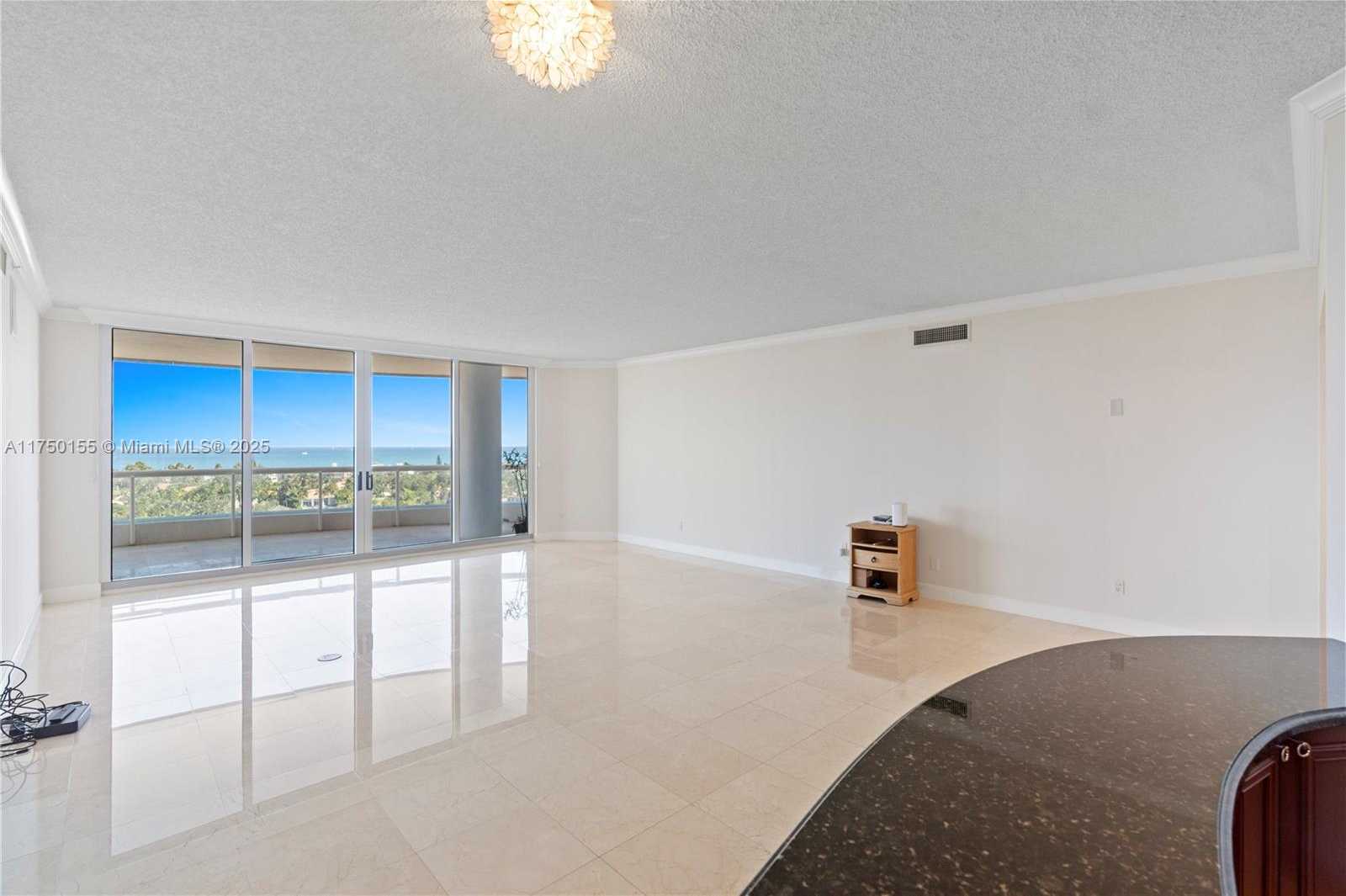 Small Image of 21050 POINT PL #1204, Aventura Number 4