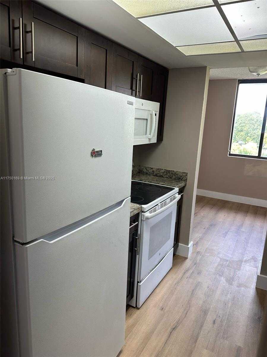 Small Image of 8335 SW 152nd Ave, Miami, FL 33193, USA Number 5