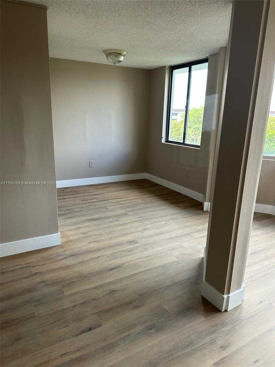 Small Image of 8335 SW 152nd Ave, Miami, FL 33193, USA Number 9