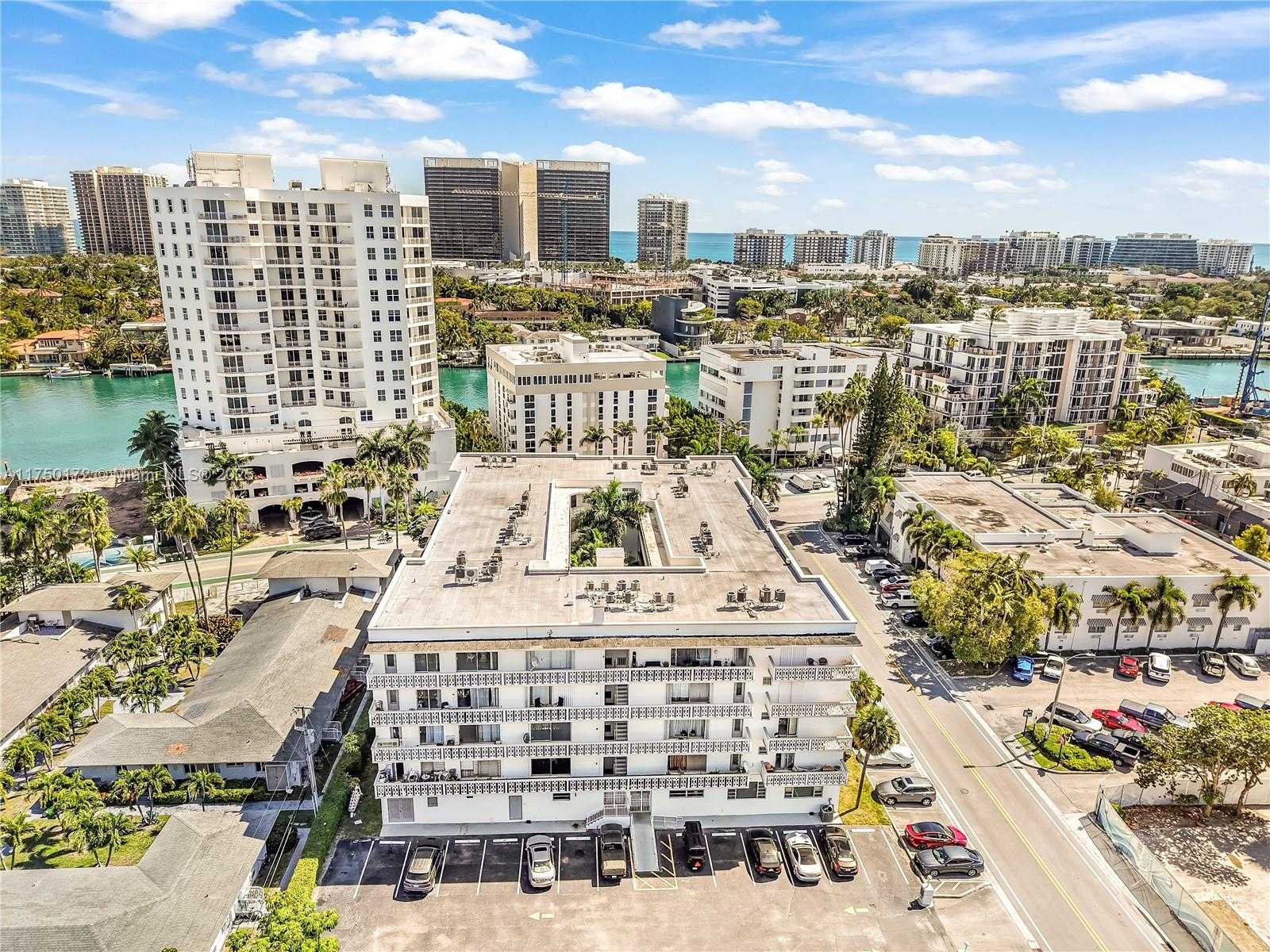 Small Image of 9700 EAST BAY HARBOR DR (AVAIL NOW - 10/31) #302, Bay Harbor Islands Number 43