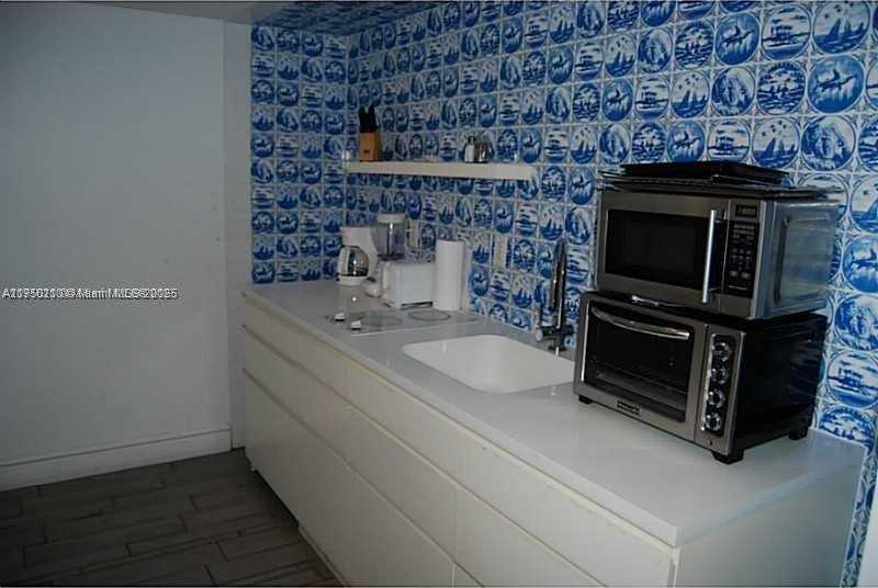 Small Image of 1100 WEST AVE #916, Miami Beach Number 15