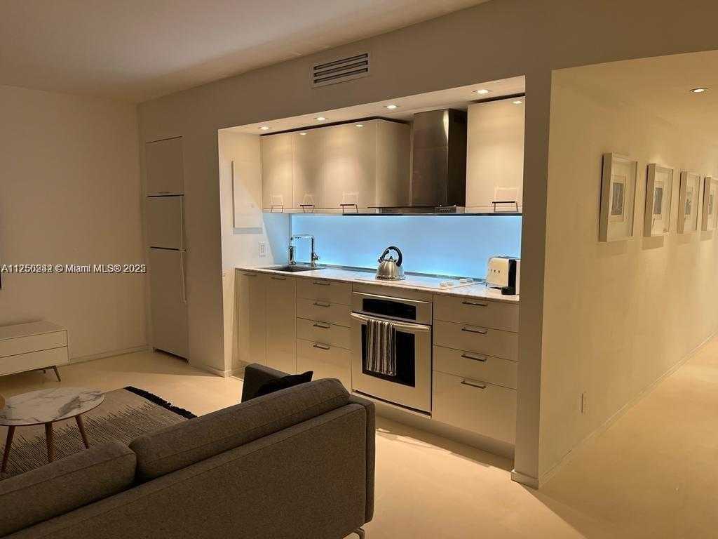 Small Image of 900 BAY DR #315, Miami Beach Number 4