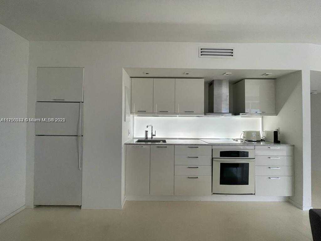 Small Image of 900 BAY DR #315, Miami Beach Number 5