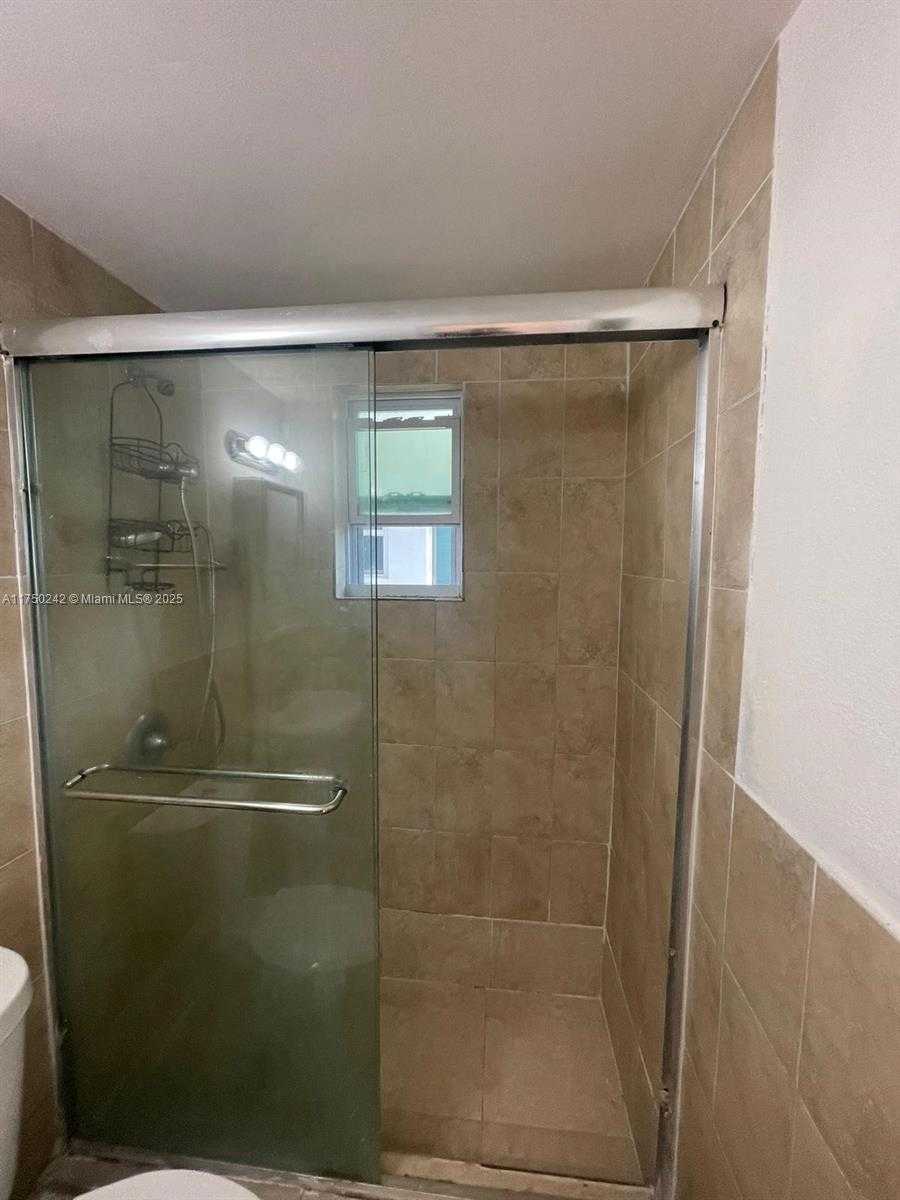 Small Image of 7928 HARDING AVE #1, Miami Beach Number 12