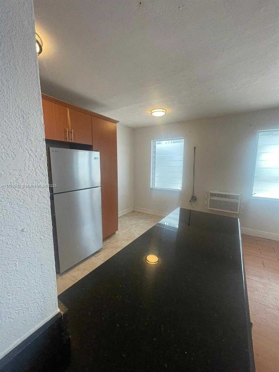 Small Image of 7928 HARDING AVE #1, Miami Beach Number 2