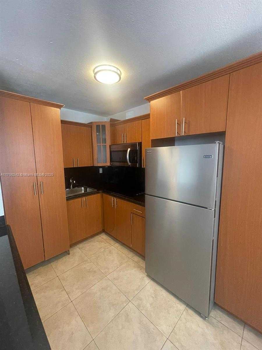 Small Image of 7928 HARDING AVE #1, Miami Beach Number 5