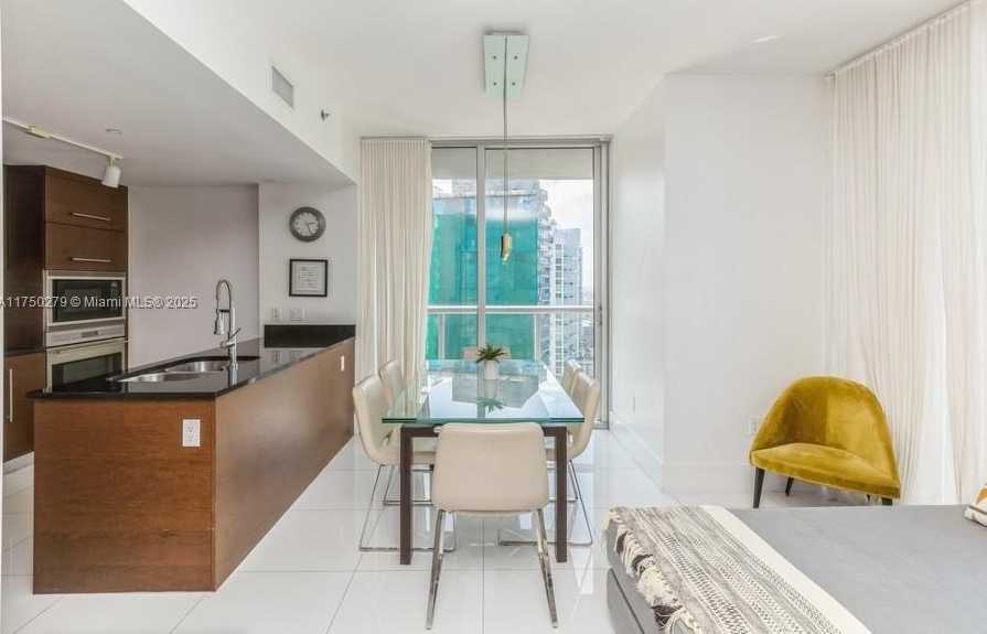 Small Image of 485 BRICKELL AVE #3704, Miami Number 10